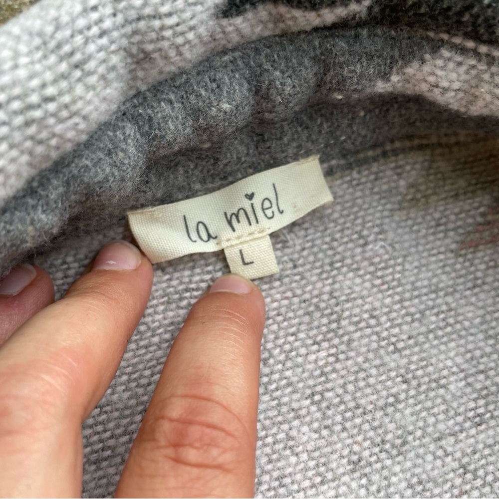 La Miel | Aztec Oversized Raw Frayed Hem Jacket - Picture 8 of 9